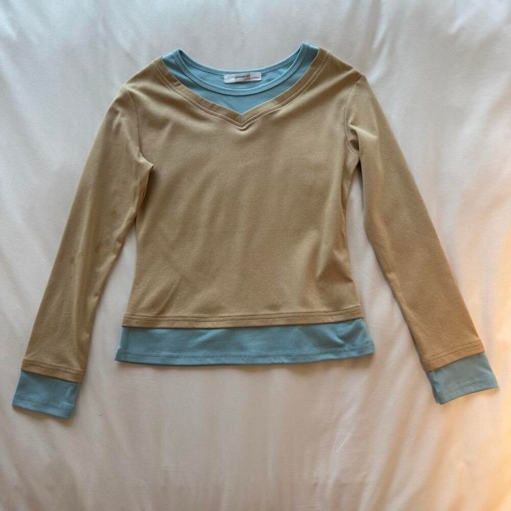 Gimaguas y2k tan and blue top